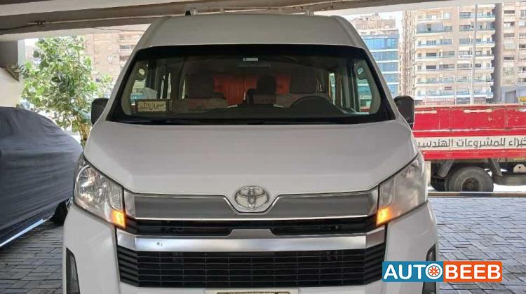 Minibus Toyota 2023