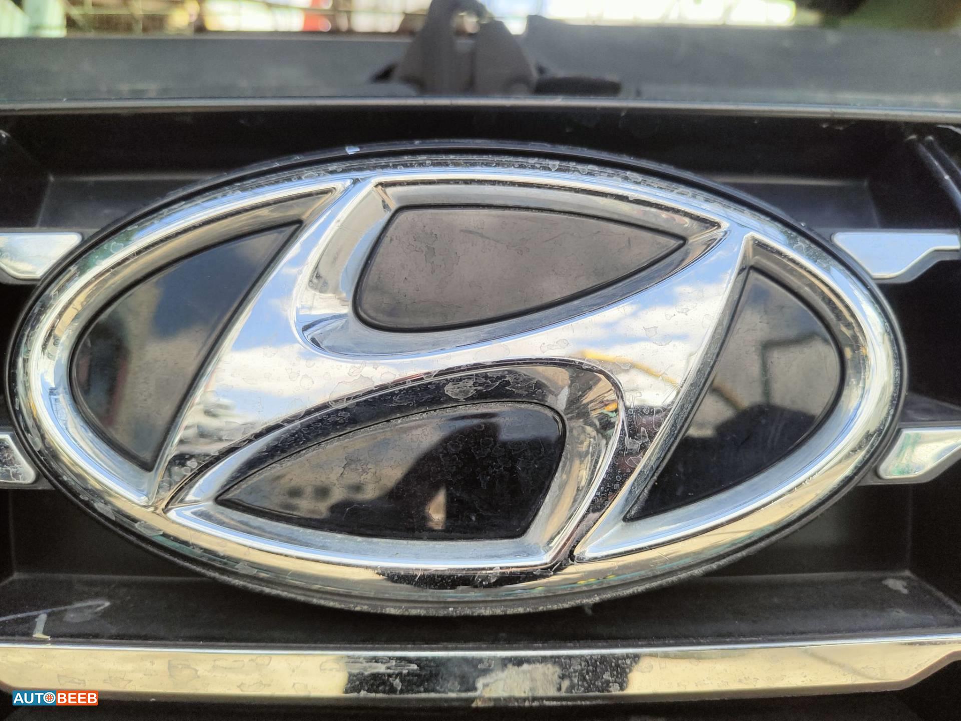 Body  Emblems Hyundai Sonata