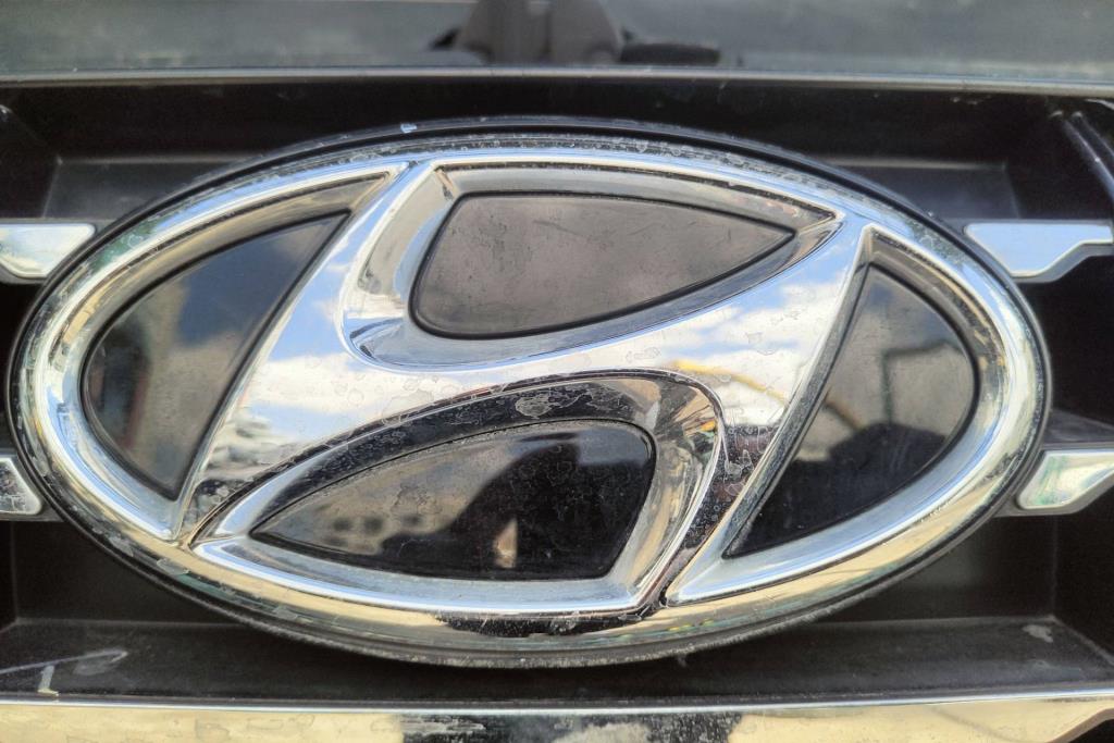 Body  Emblems Hyundai Sonata