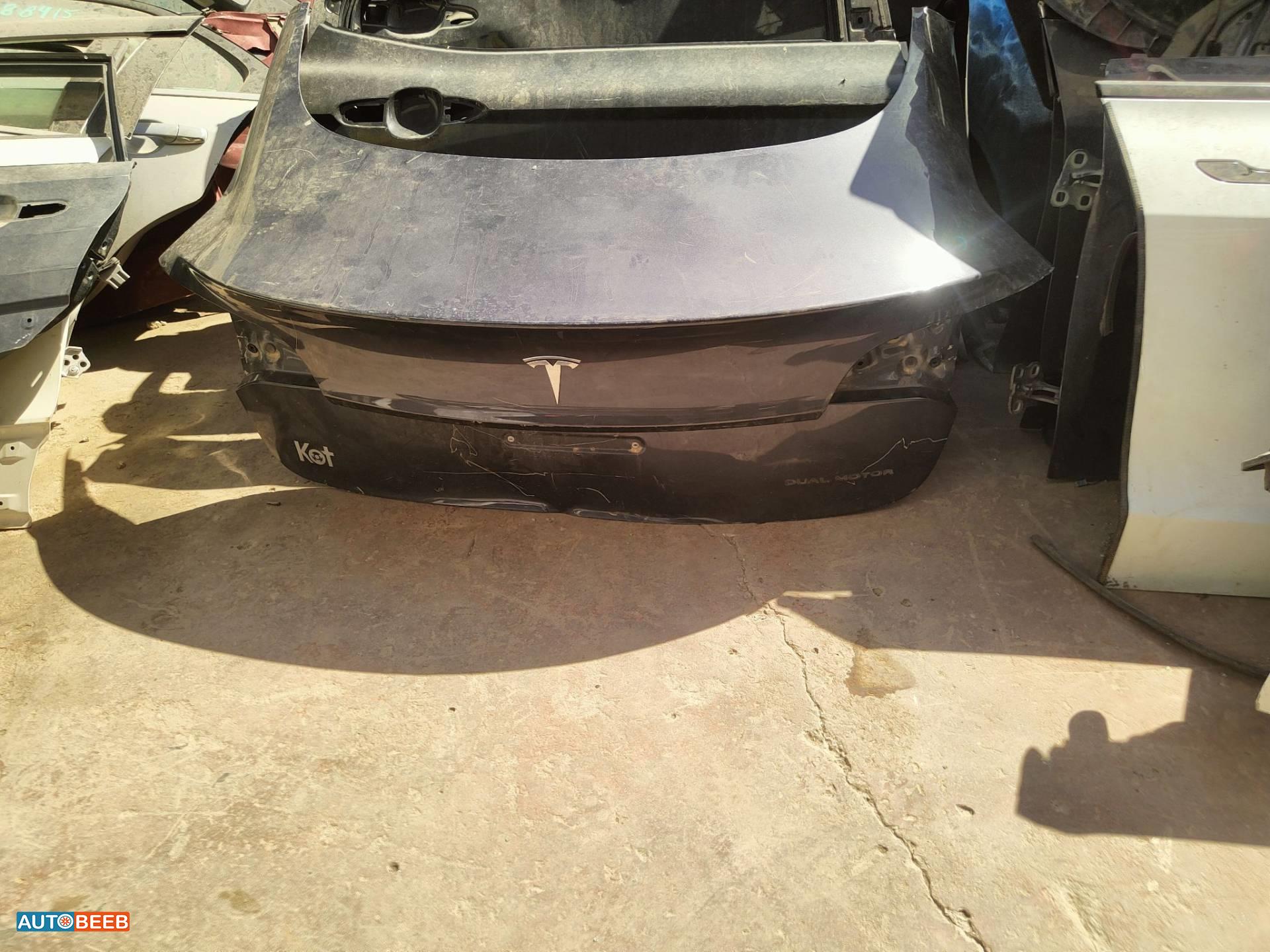 Body  Trunk Tesla 3