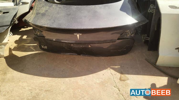 Body  Trunk Tesla 3