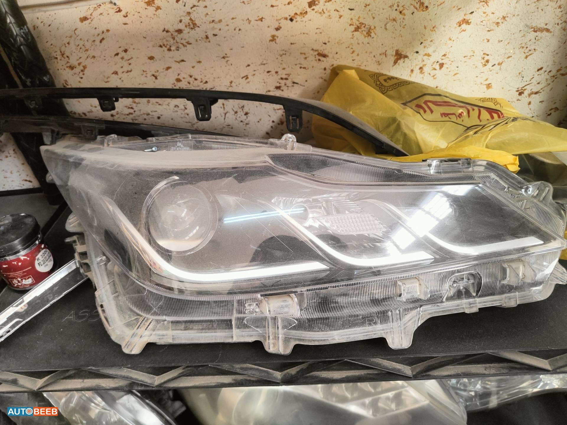 ضوء امامي يمين شمال تويوتا كورولا 2019 2020