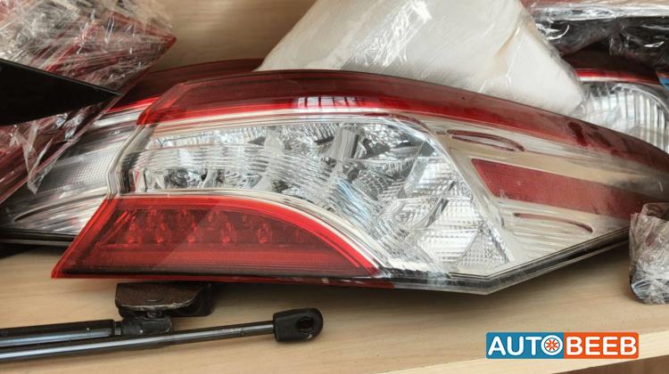 ضوء خلفي يمين شمال تويوتا كامري 2019 2020