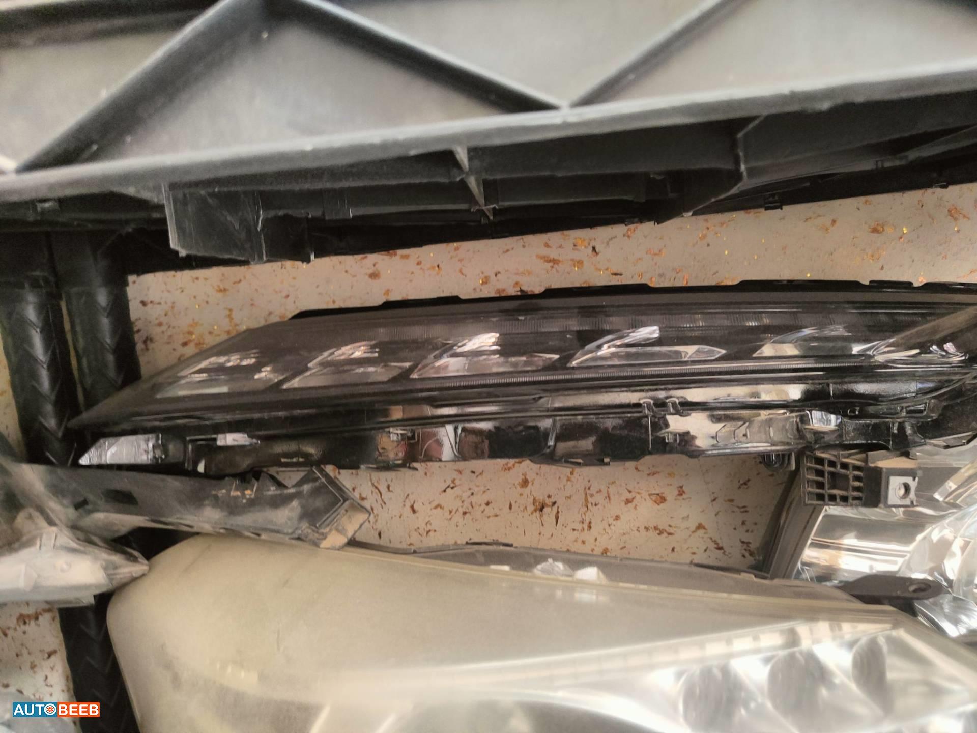 ضوء امامي يمين شمال ميتسوبيشي اوتلاندر 2024 2025