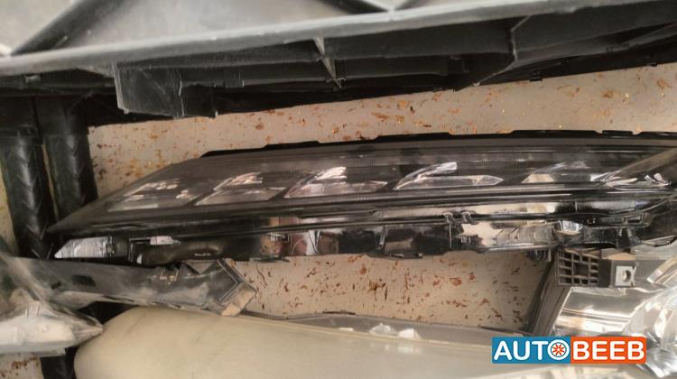 ضوء امامي يمين شمال ميتسوبيشي اوتلاندر 2024 2025