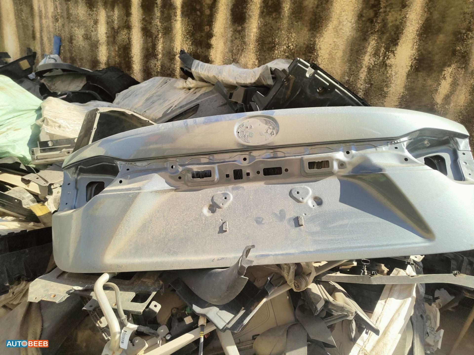 غطاء خلفي تويوتا كورولا أمريكي 2020 2021