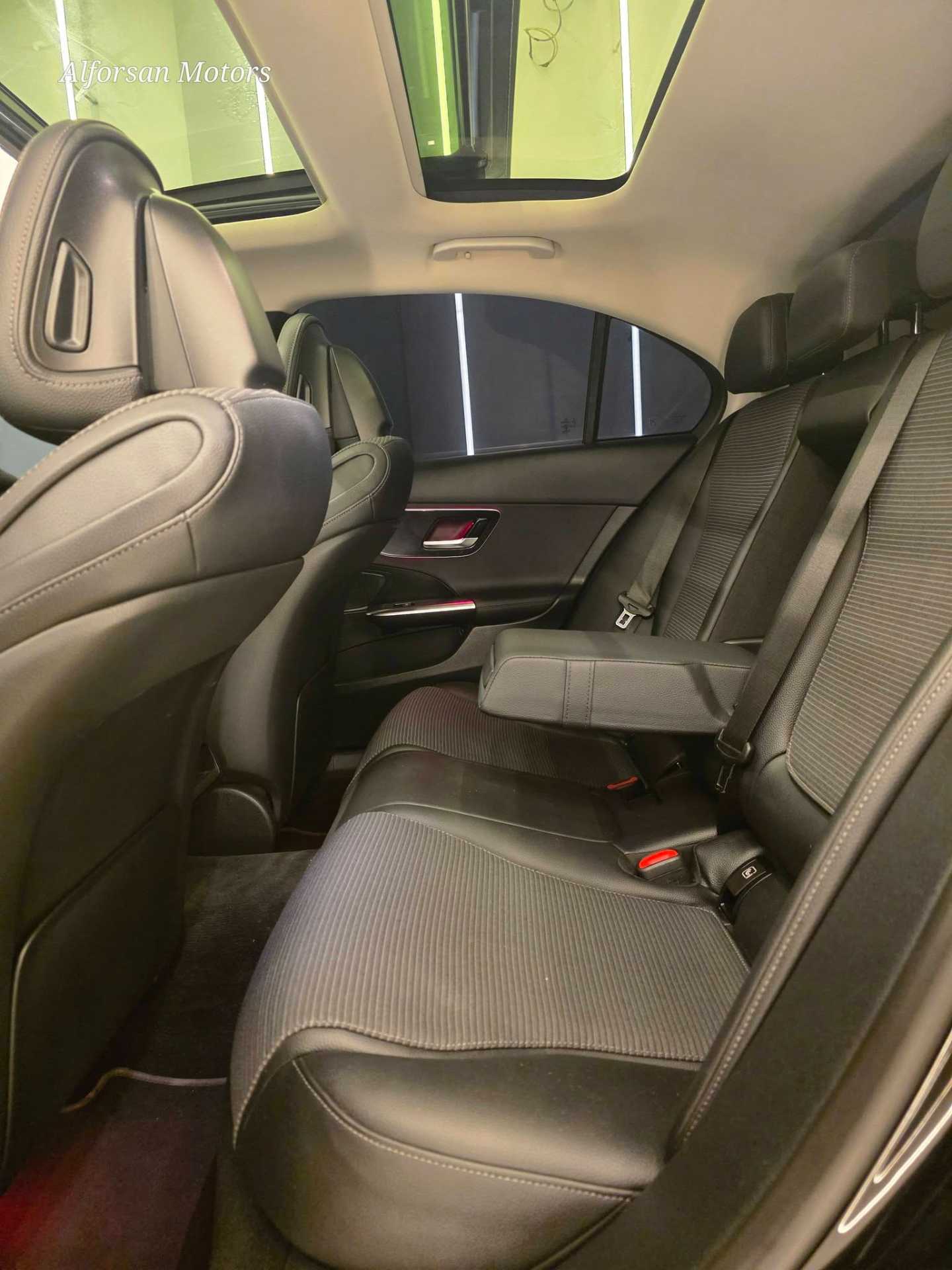 Mercedes Benz C200 2023