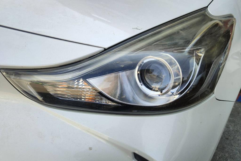 ضوء امامي شمال تويوتا بريوس في 2018 2019