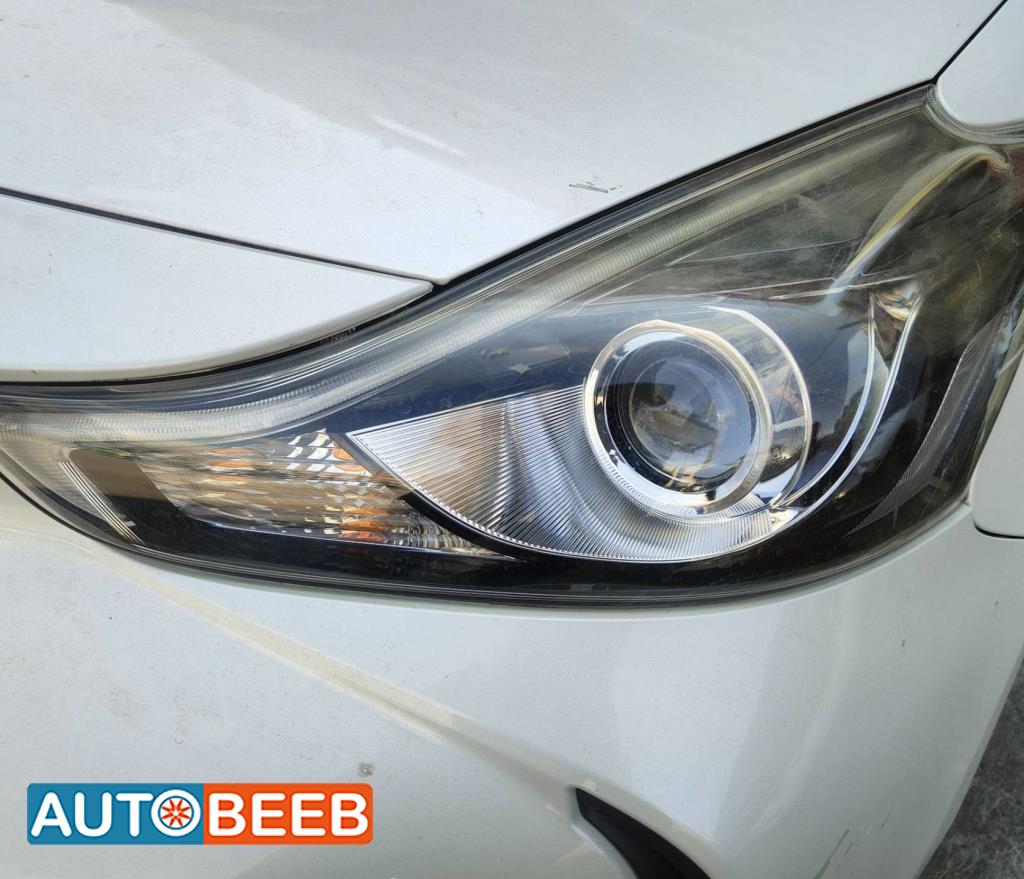 ضوء امامي شمال تويوتا بريوس في 2018 2019