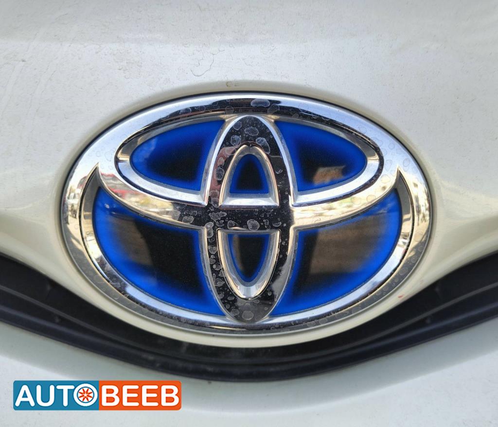 شعار طمبون امامي تويوتا بريوس في 2018 2019