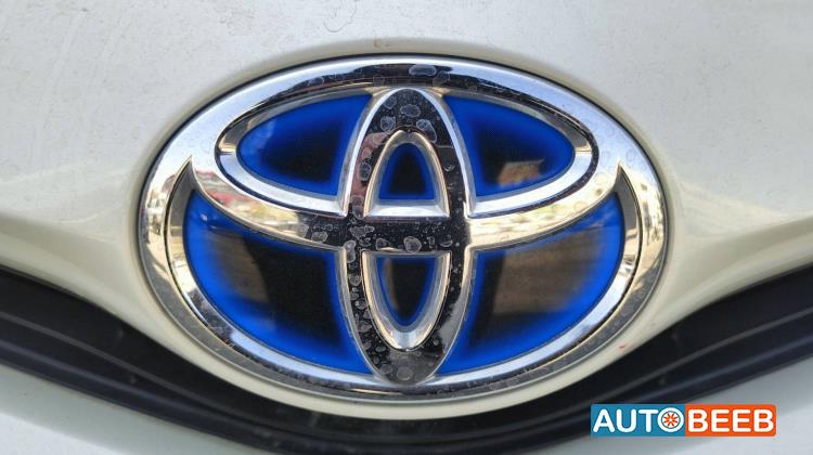 شعار طمبون امامي تويوتا بريوس في 2018 2019