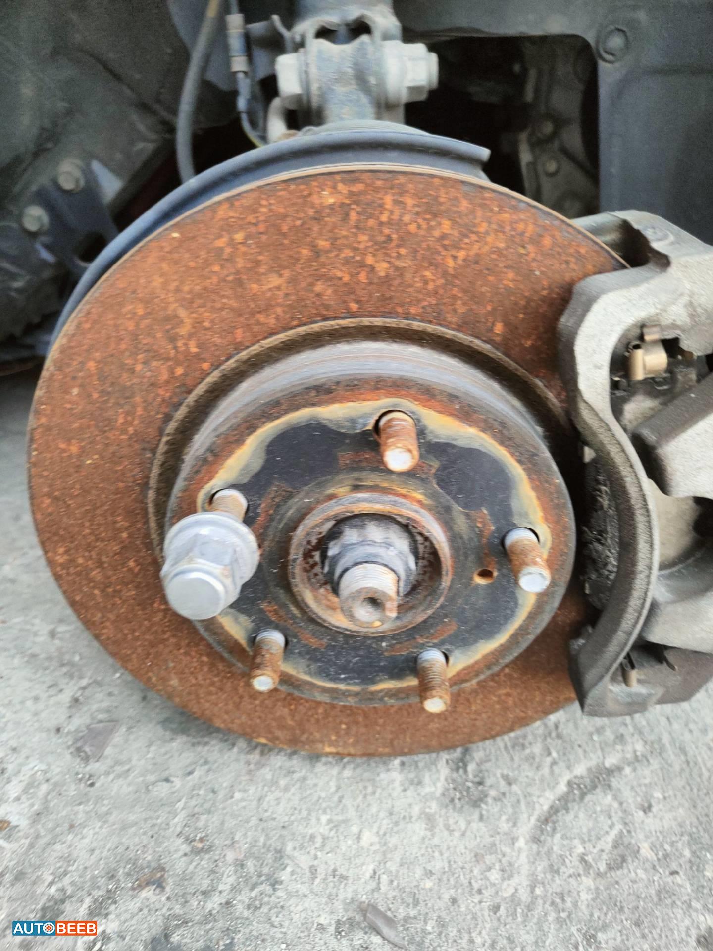 هب عجل امامي تويوتا بريوس في 2018 2019