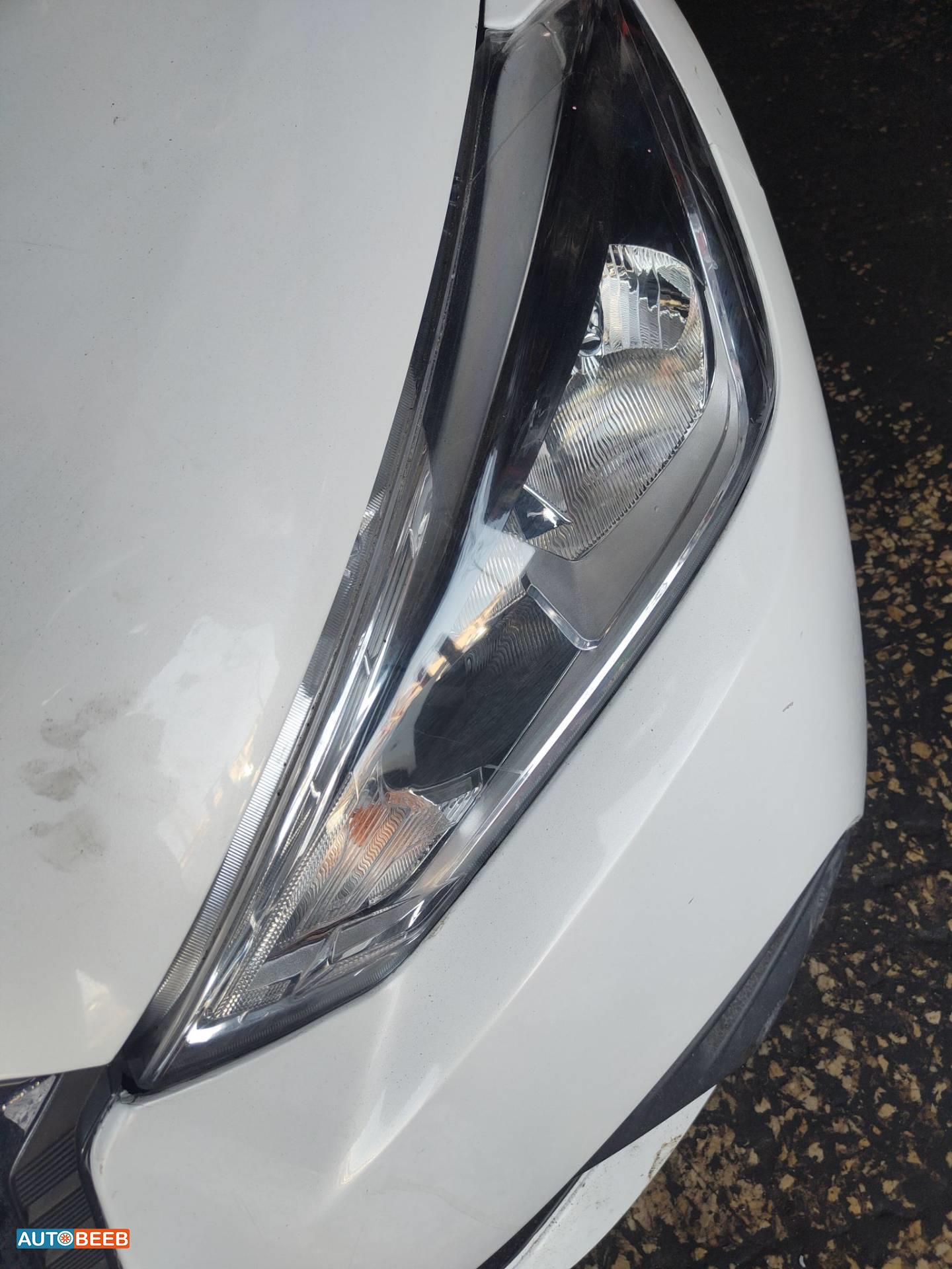 ضوء امامي شمال نيسان كيكس 2021 2022