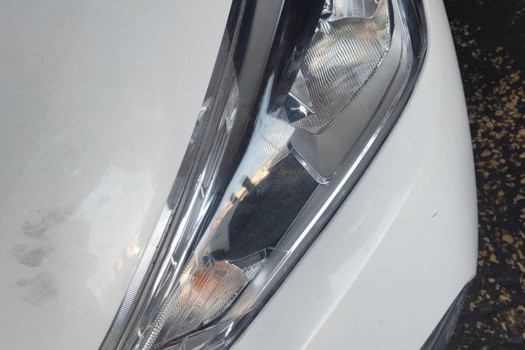 ضوء امامي شمال نيسان كيكس 2021 2022