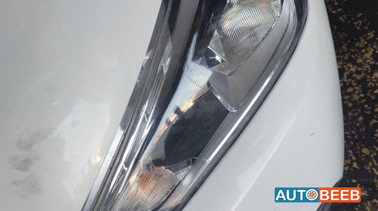 ضوء امامي شمال نيسان كيكس 2021 2022