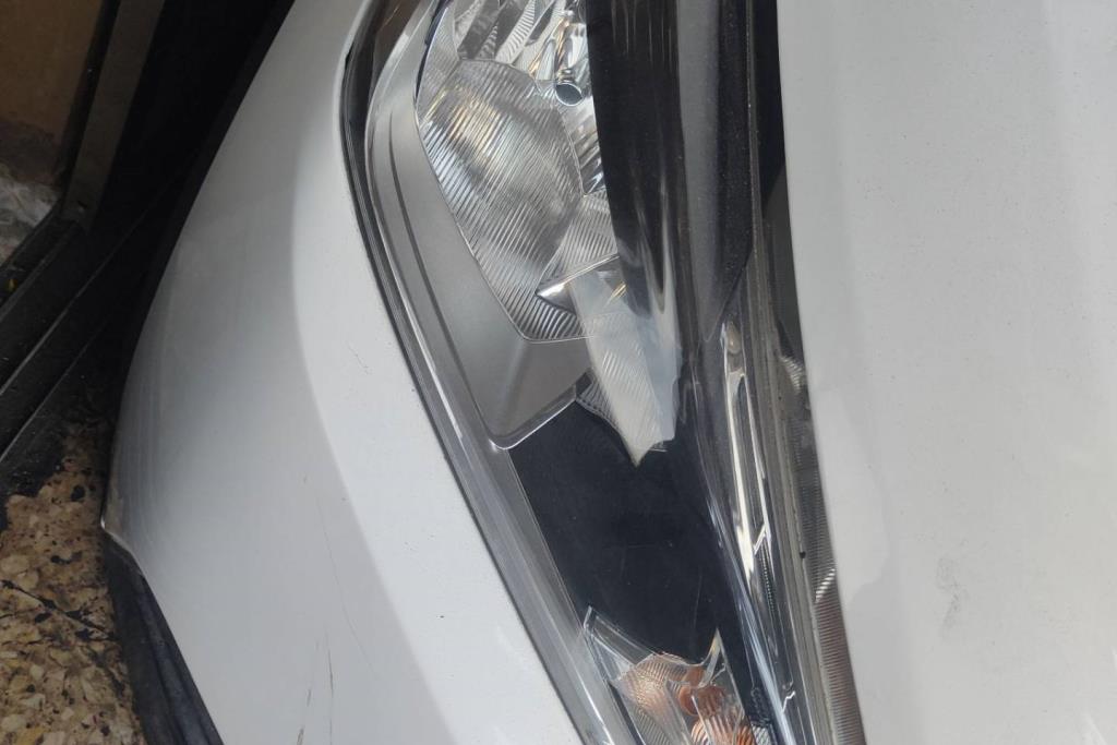 ضوء امامي يمين نيسان كيكس 2021 2022