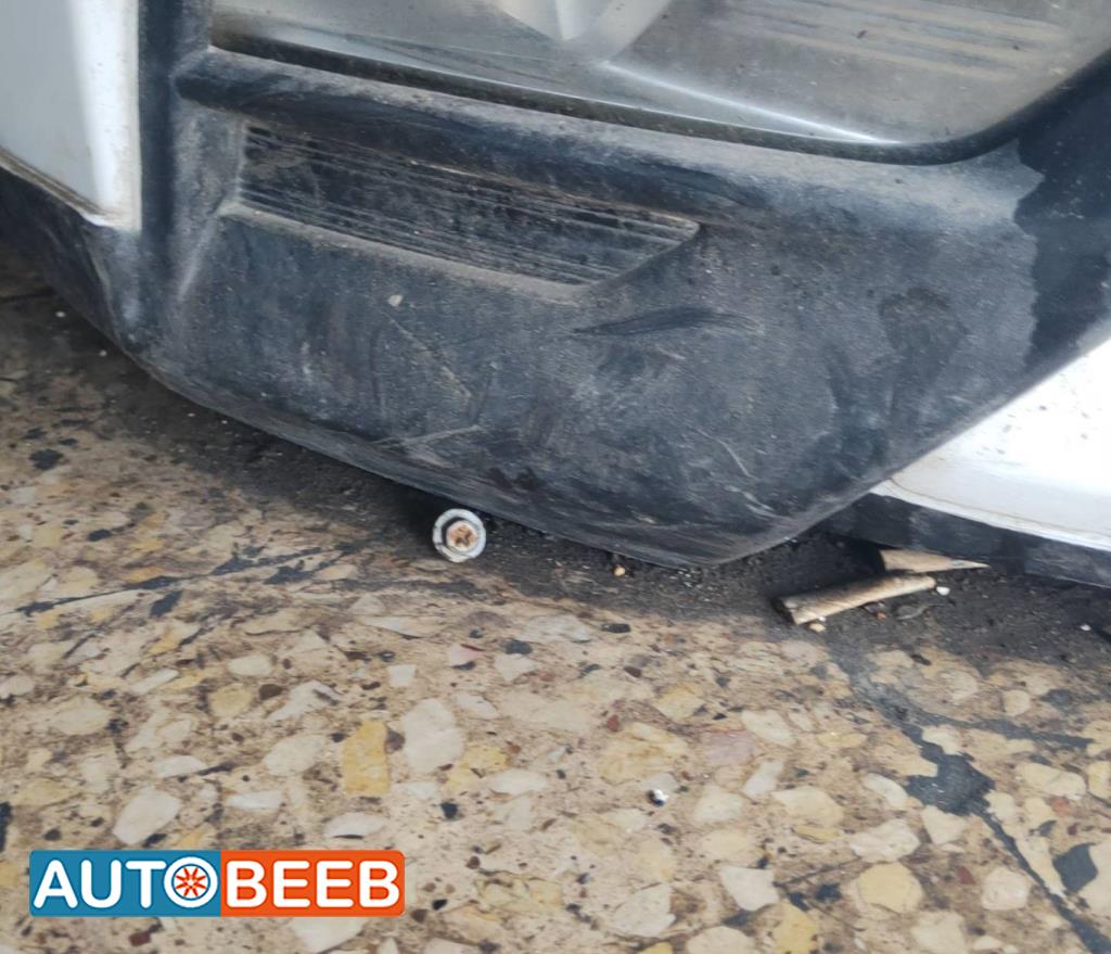 كشاف امامي يمين نيسان كيكس 2021 2022