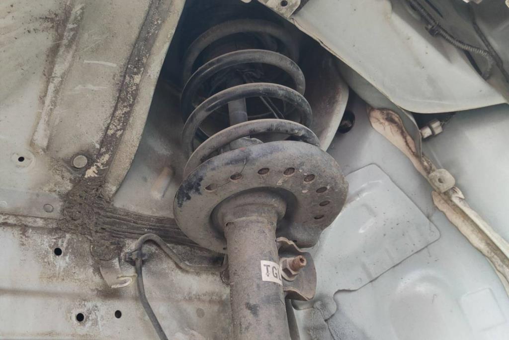  Shock Absorber Nissan Leaf