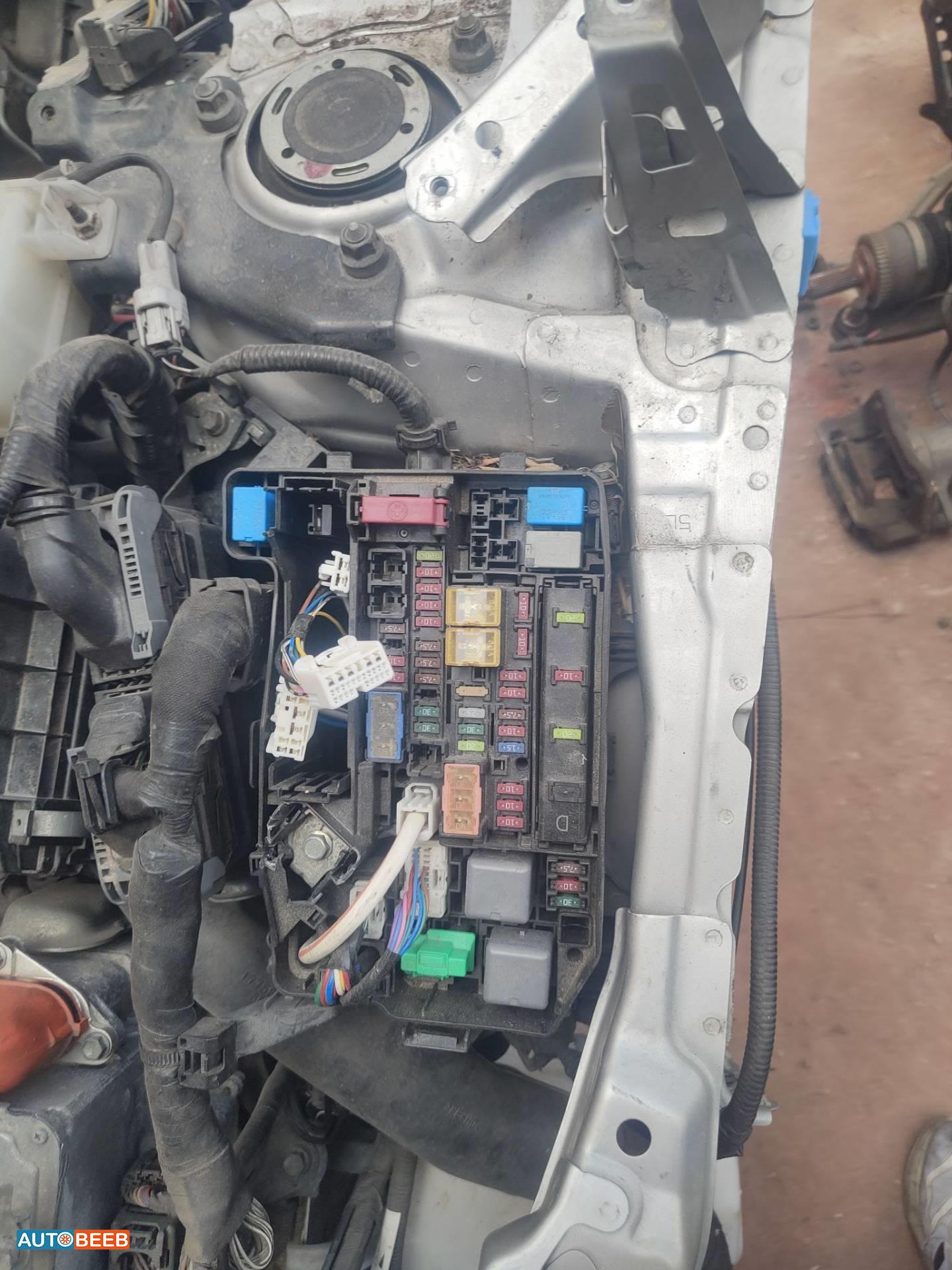 علبه فيوزات لكزس hs250 2013 2014