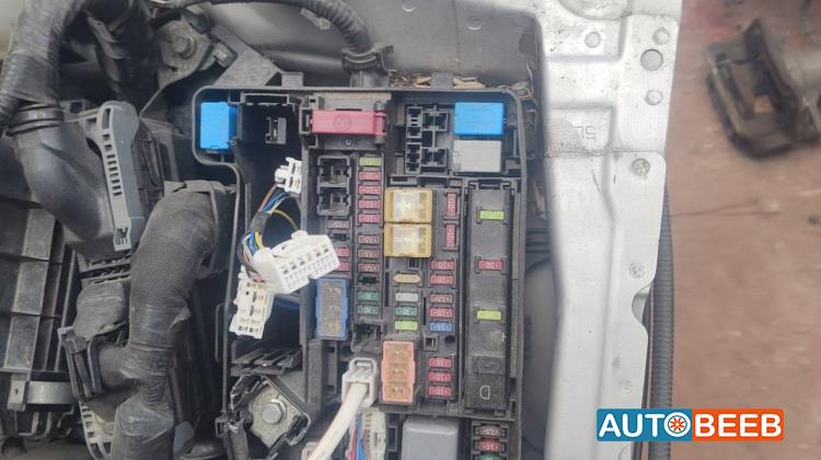 علبه فيوزات لكزس hs250 2013 2014