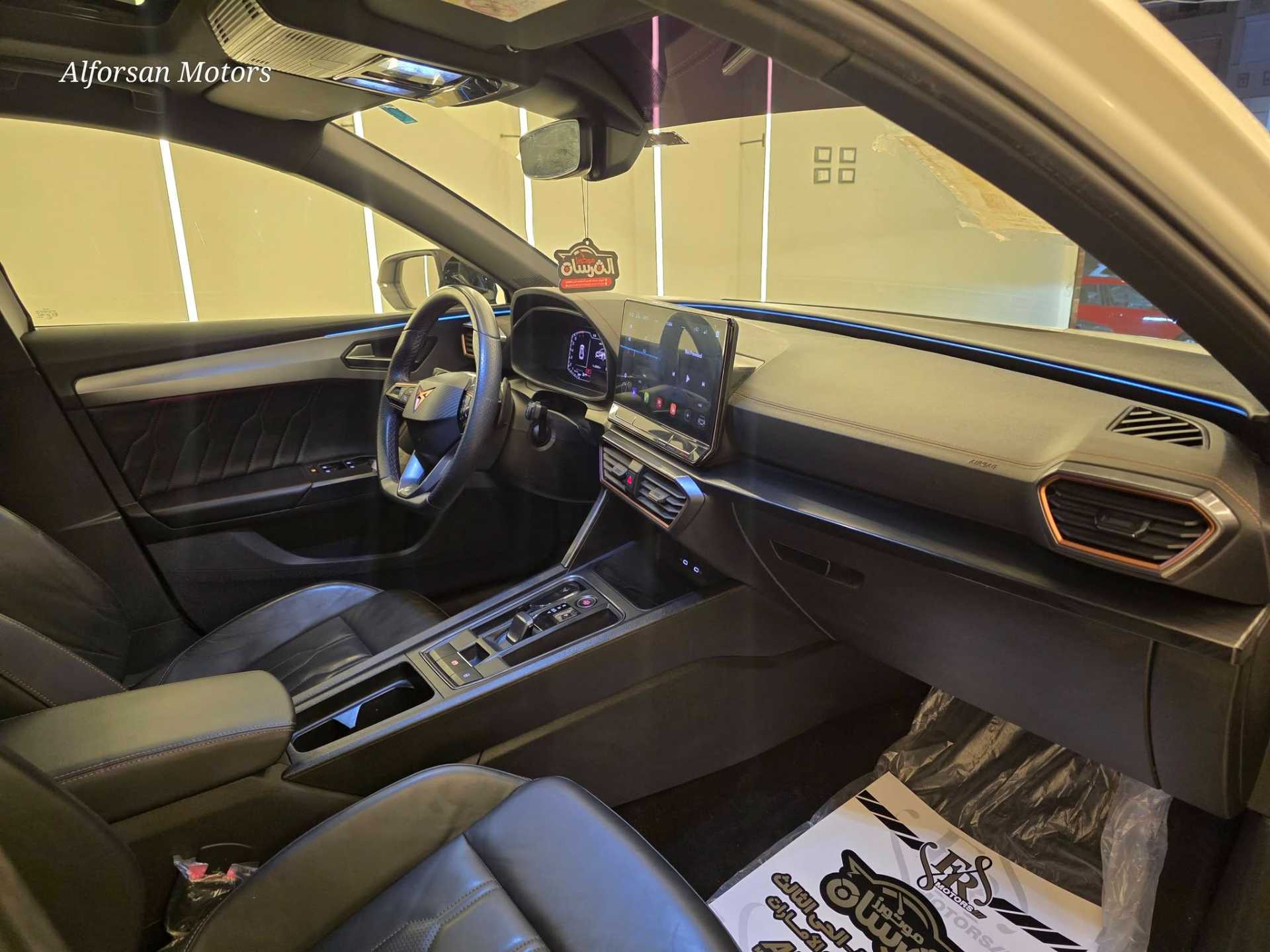 كوبرا ليون 2024