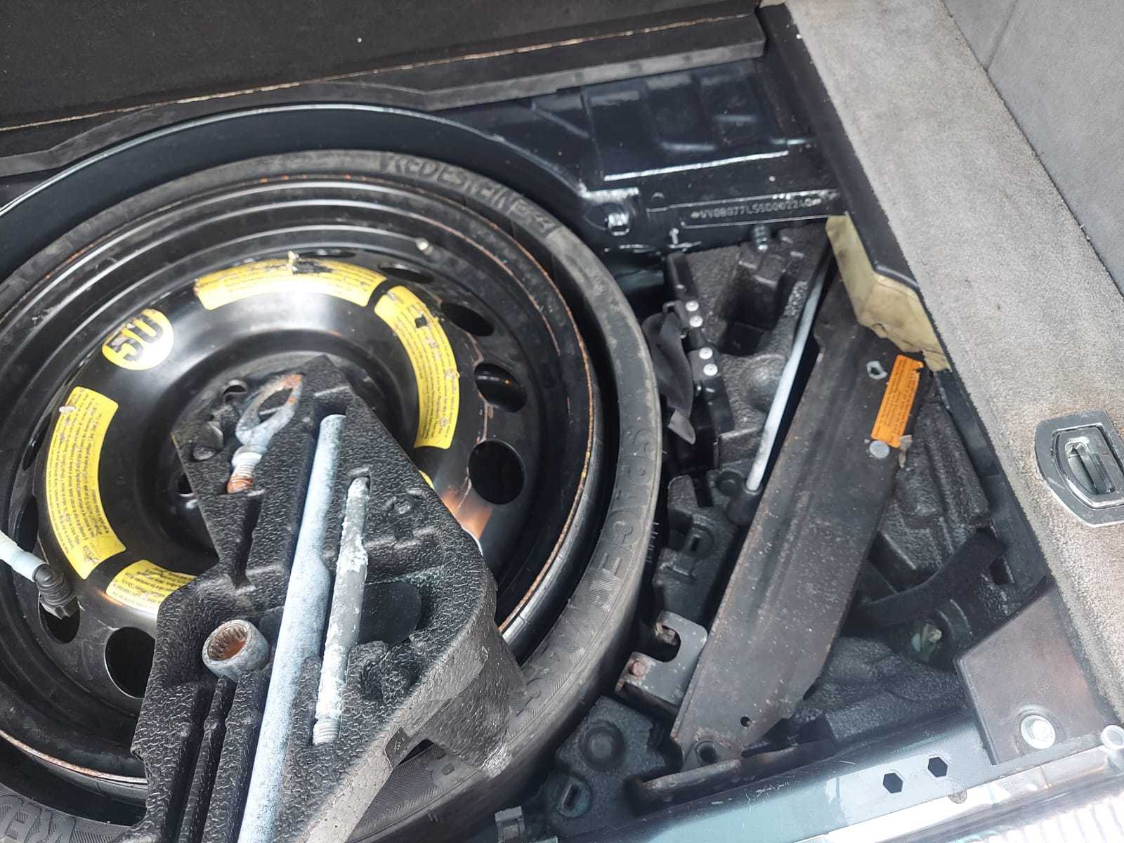 فولكس فاجن طوارق 2006