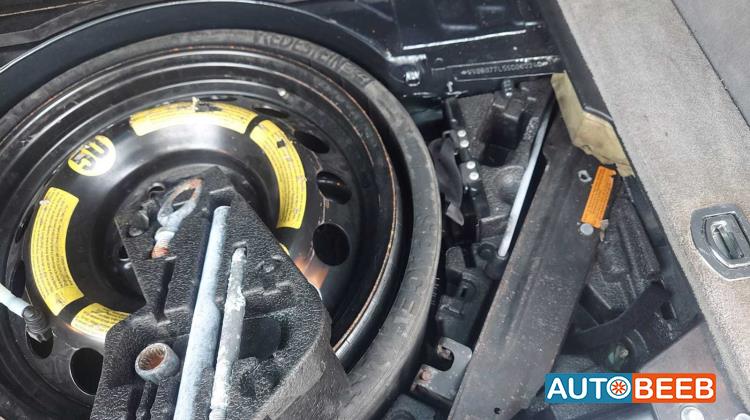 فولكس فاجن طوارق 2006