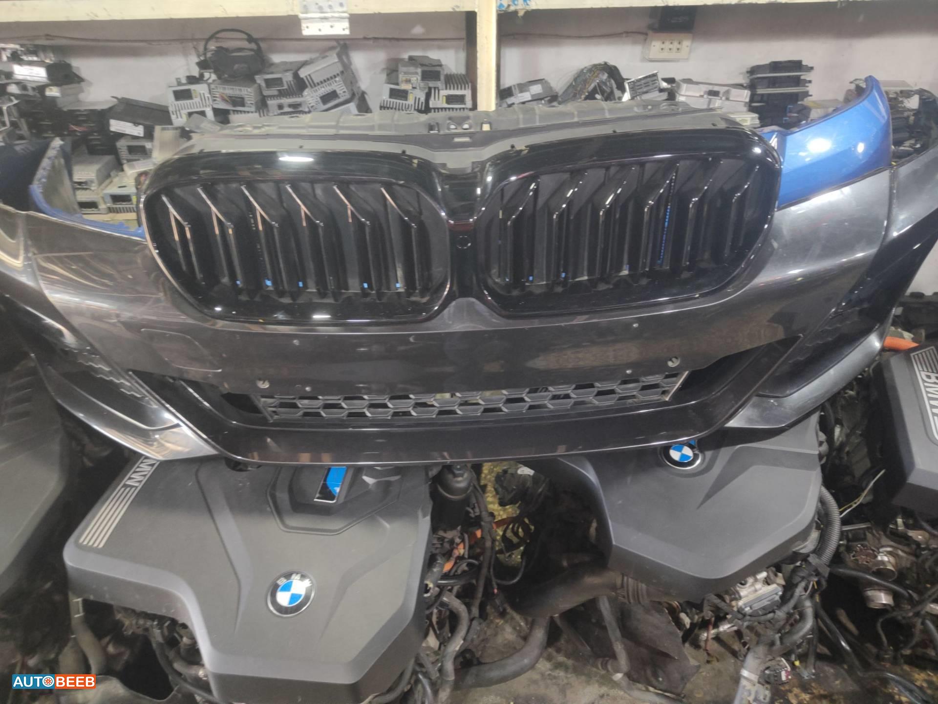 طمبون امامي بي ام دبليو 530 2022 2023