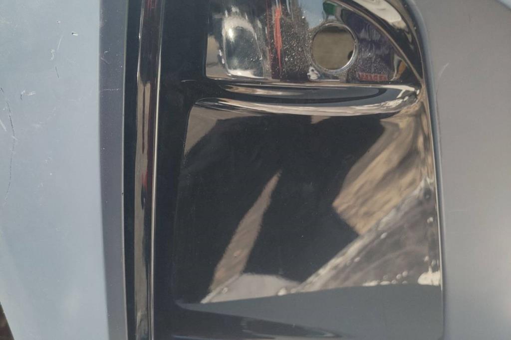 تسكيرة طمبون امامي يمين بي ام دبليو i3 2023 2024