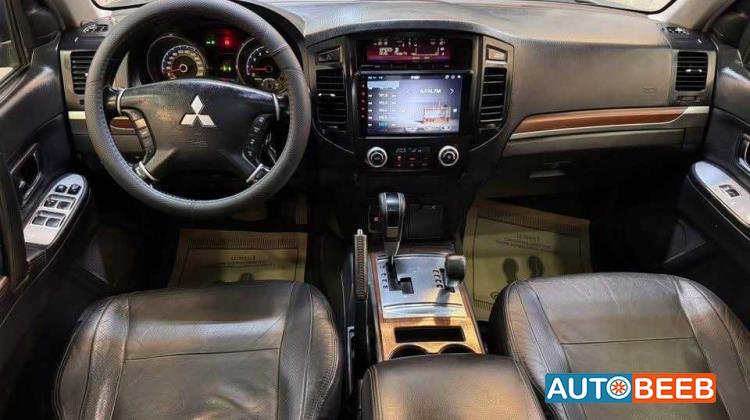 ميتسوبيشي باجيرو 2009