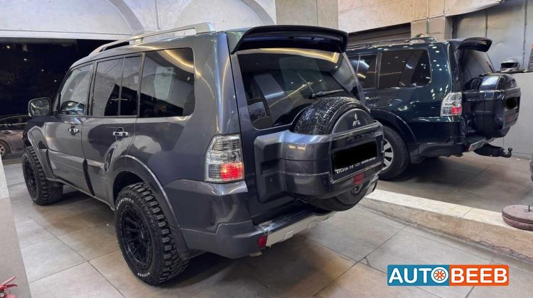 ميتسوبيشي باجيرو 2009