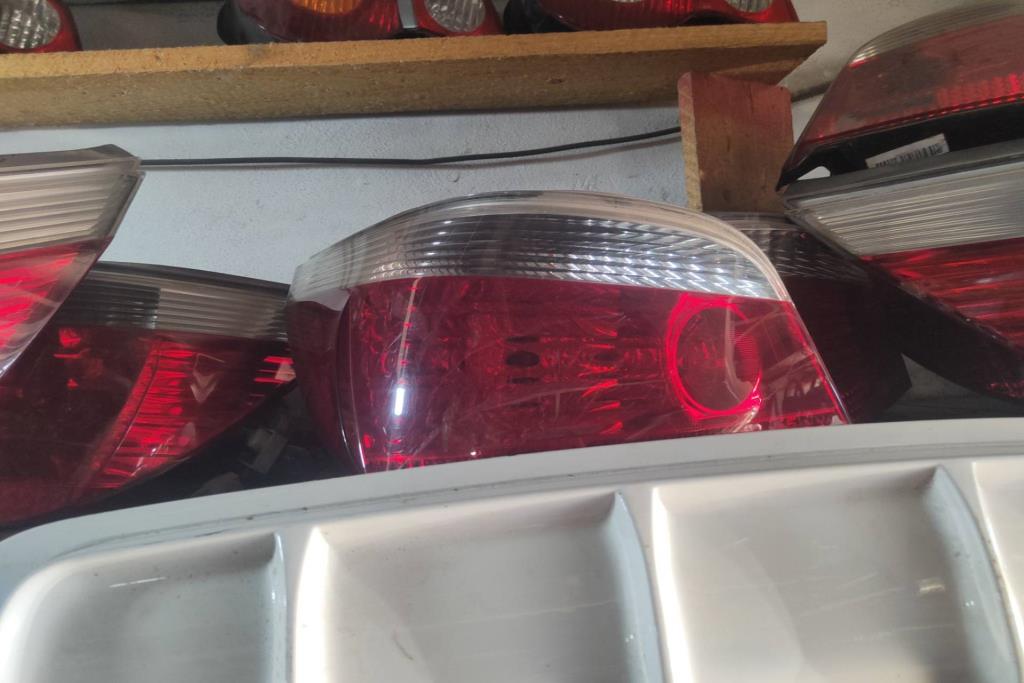 ضوء خلفي يمين شمال بي ام دبليو e30 2010 2011