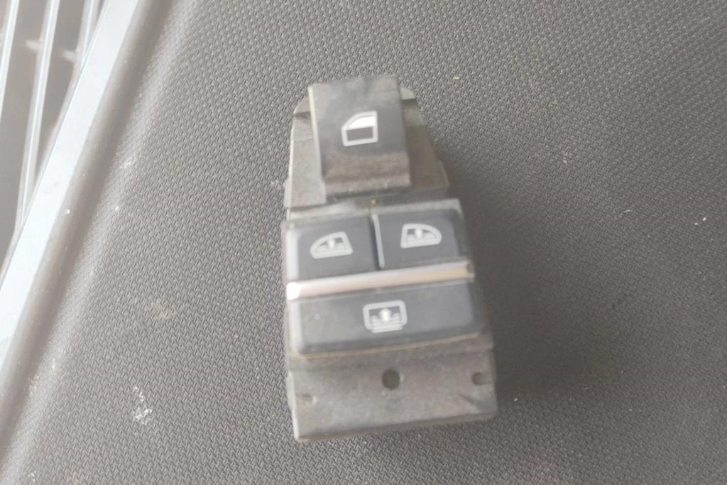 كبسة زجاج بي ام دبليو 740 2010 2011