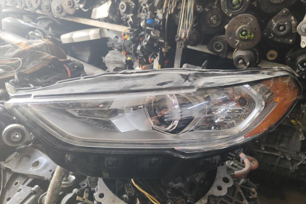 ضوء امامي يمين شمال فورد فيوجن 2017 2018 2019