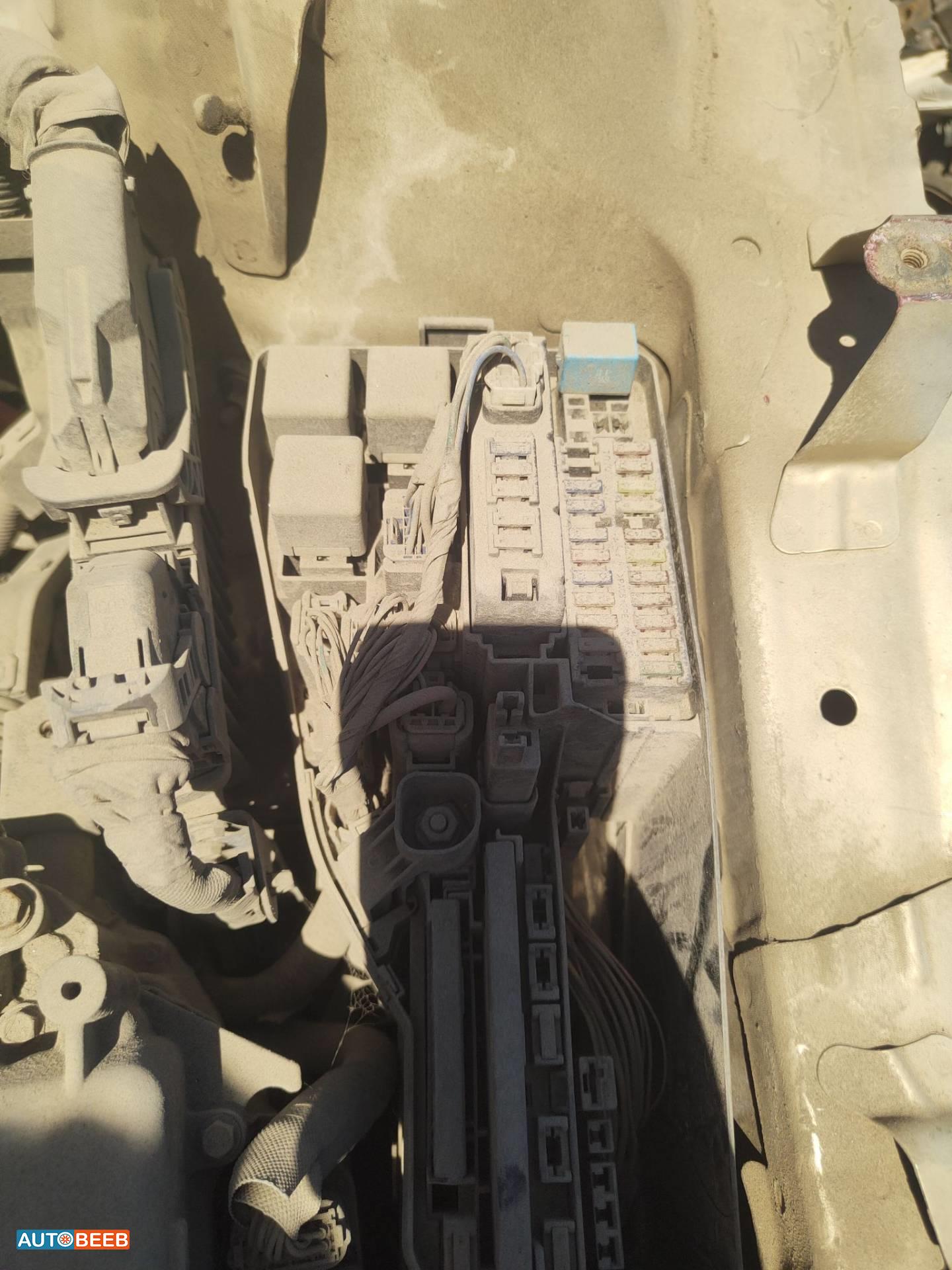 علبه فيوزات تويوتا كامري 2012 2013 2014