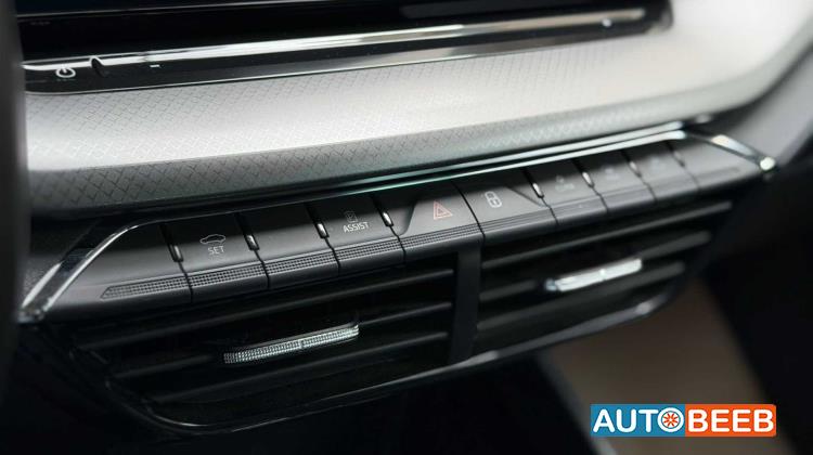 سكودا اوكتافيا 2023