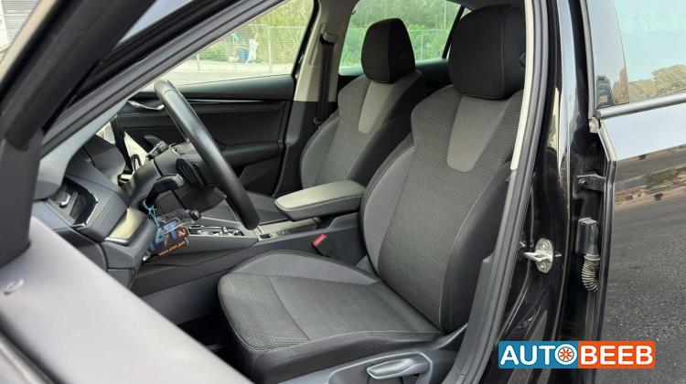 سكودا اوكتافيا 2023