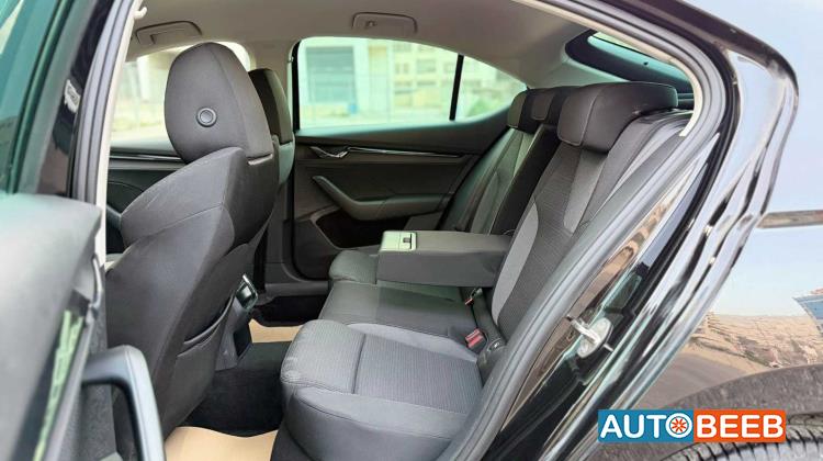 سكودا اوكتافيا 2023