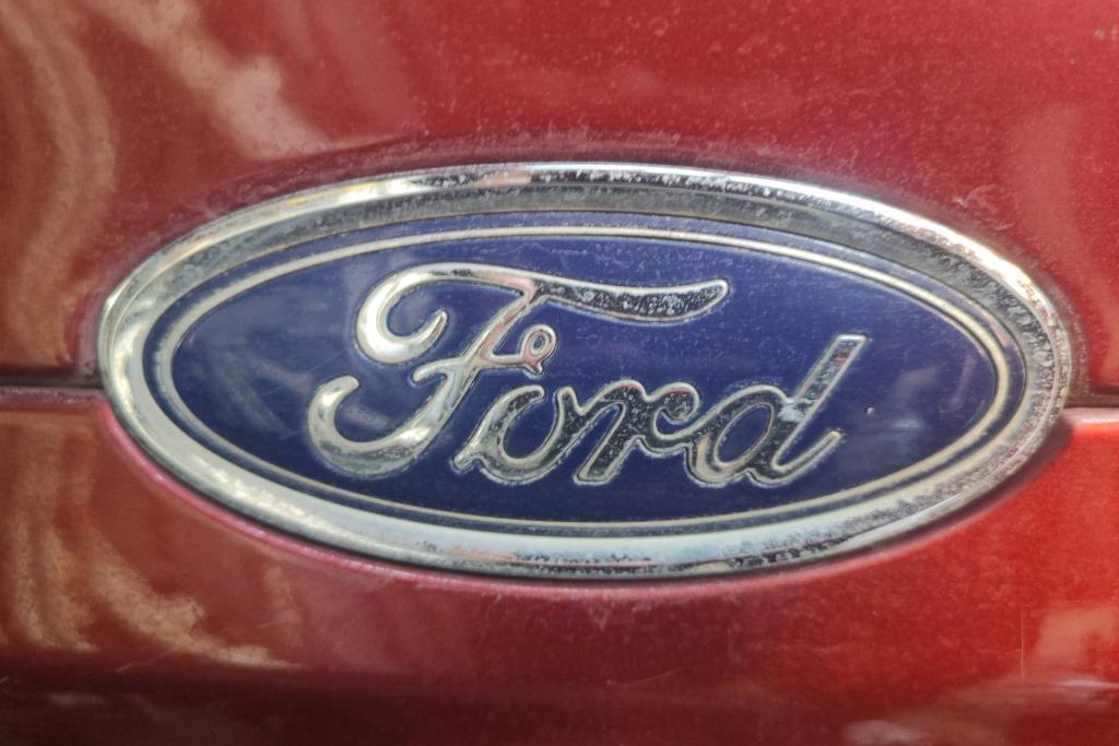 Body  Emblems Ford Fusion