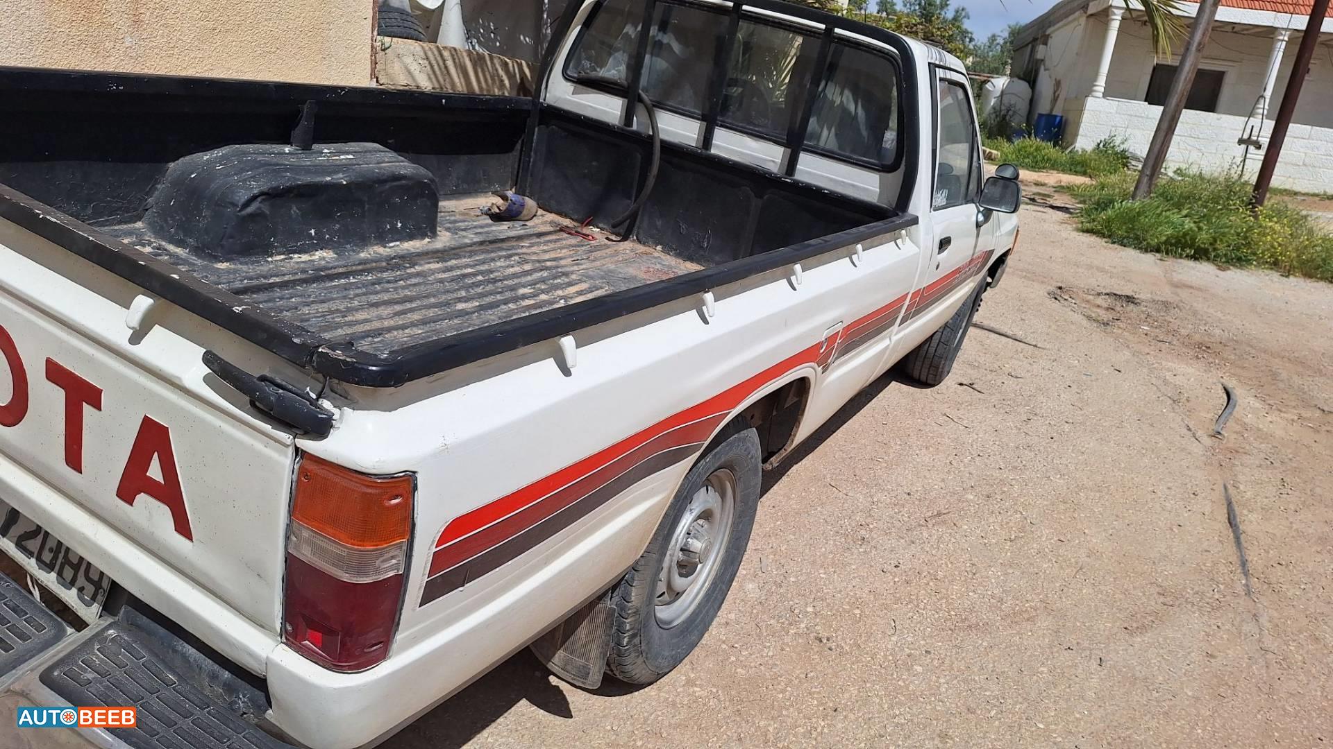 تويوتا هيلوكس 1984