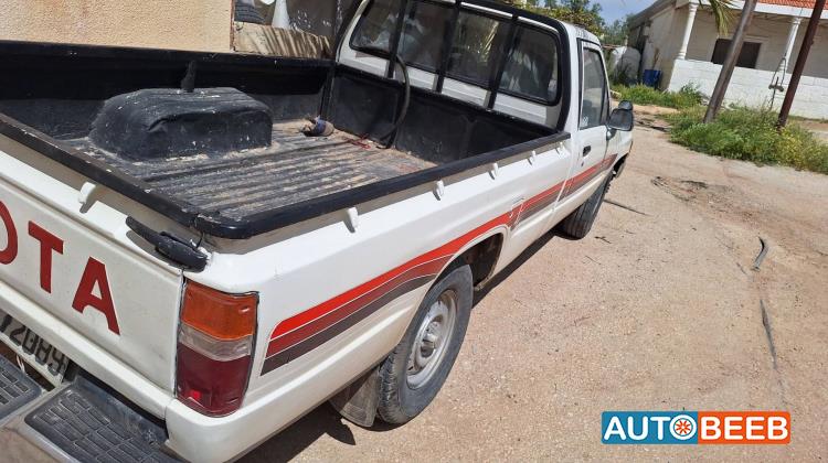 تويوتا هيلوكس 1984