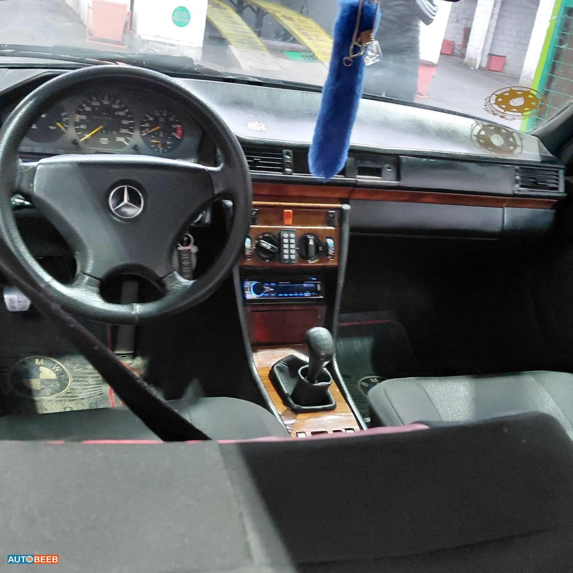 مرسيدس بنز E200 1992