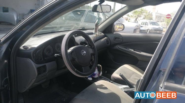 Nissan Sunny 2012