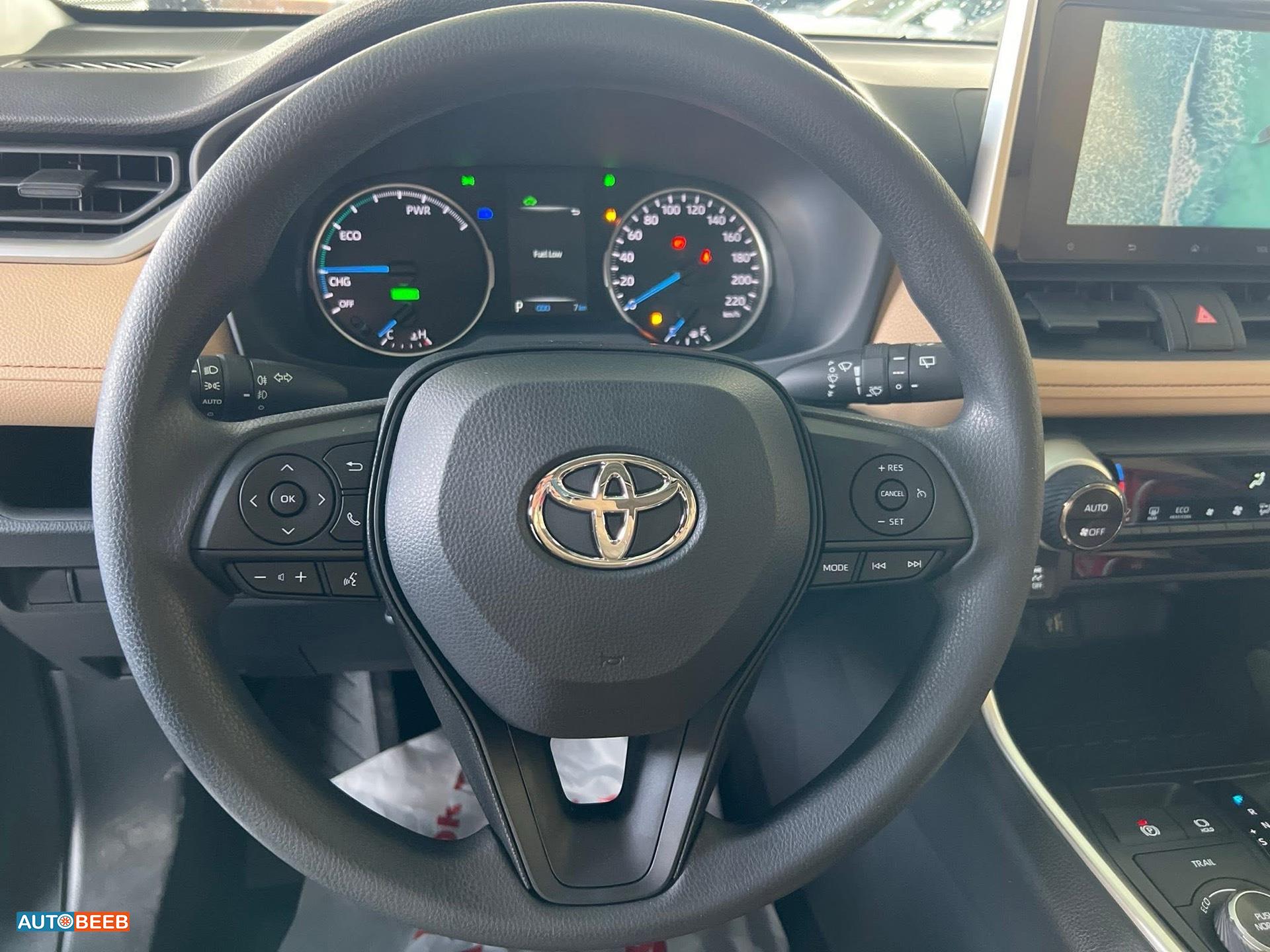 تويوتا راف فور 2025