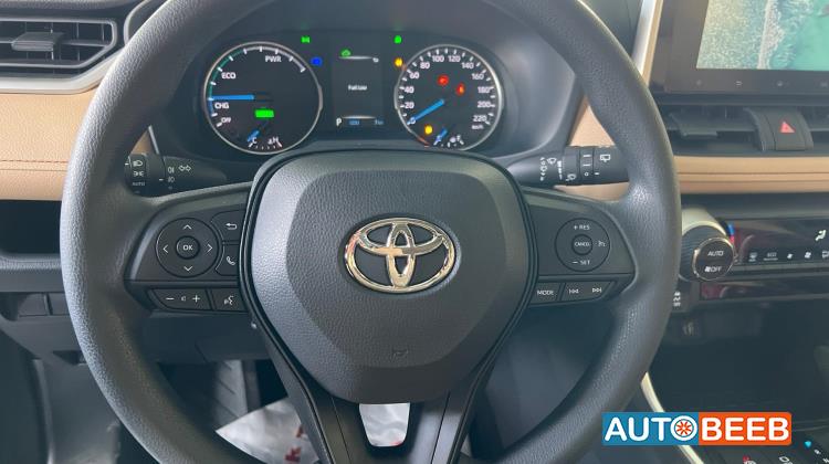 تويوتا راف فور 2025