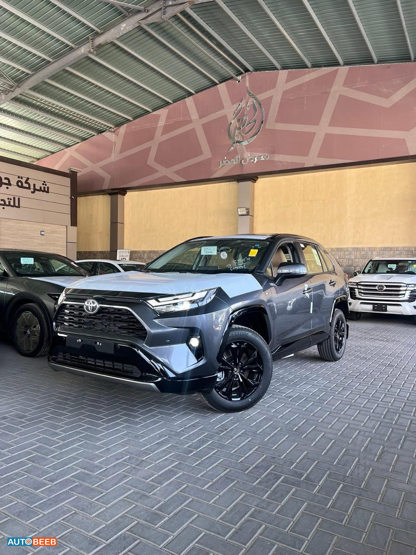 تويوتا راف فور 2025