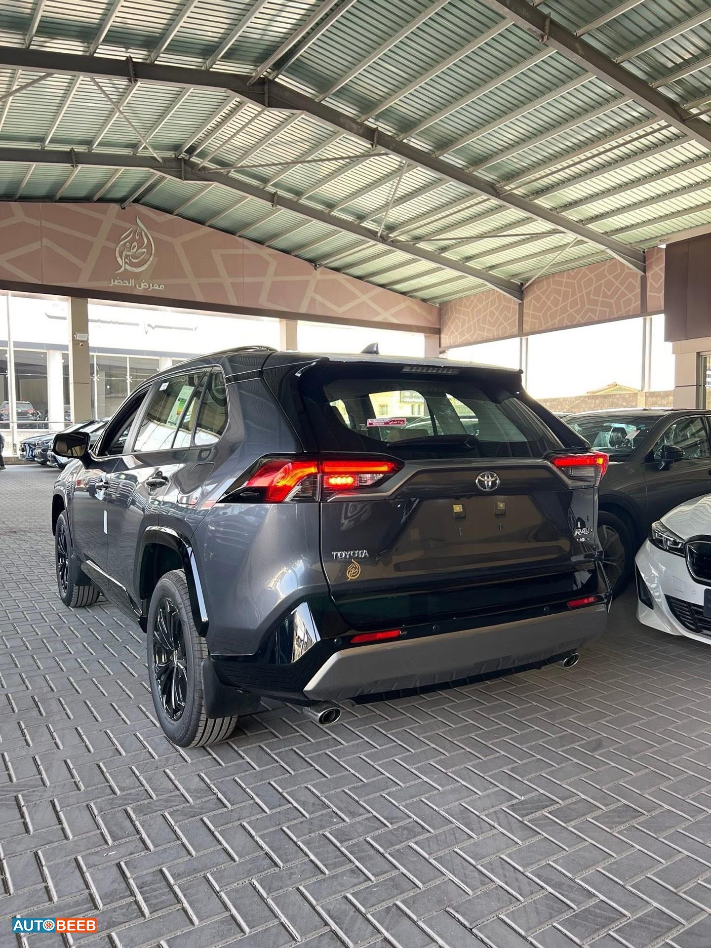 تويوتا راف فور 2025