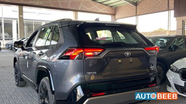 تويوتا راف فور 2025