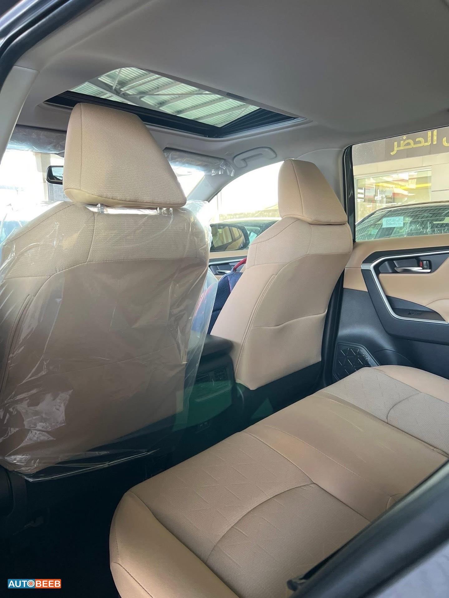 تويوتا راف فور 2025