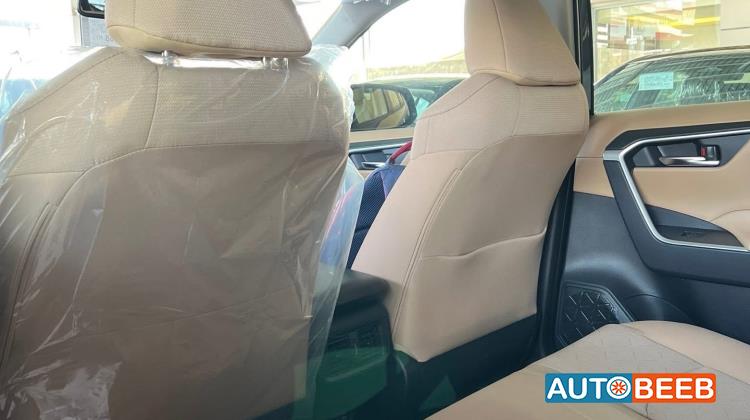 تويوتا راف فور 2025